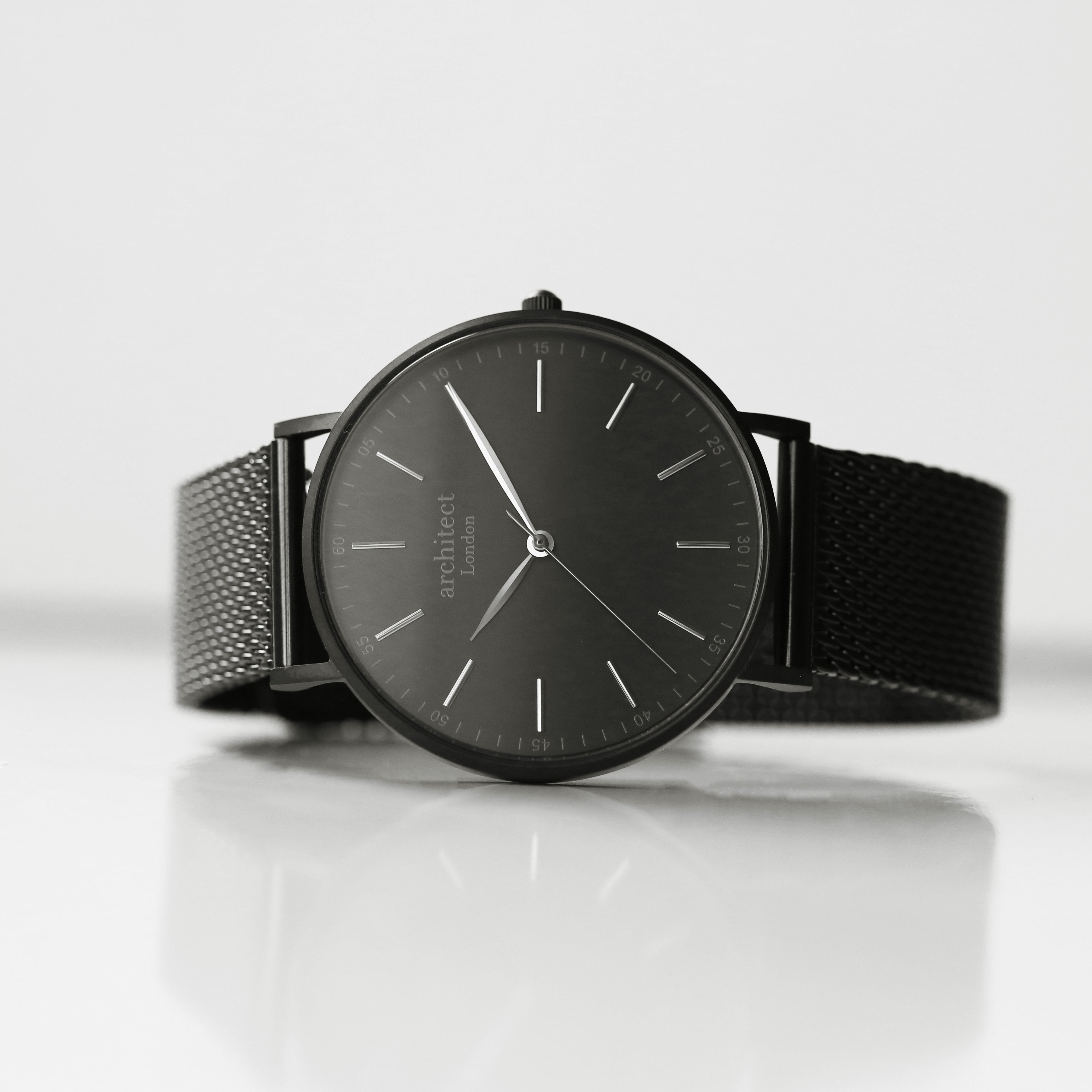 Minimalist pitch black mesh watch, engraved – Voce Lindx