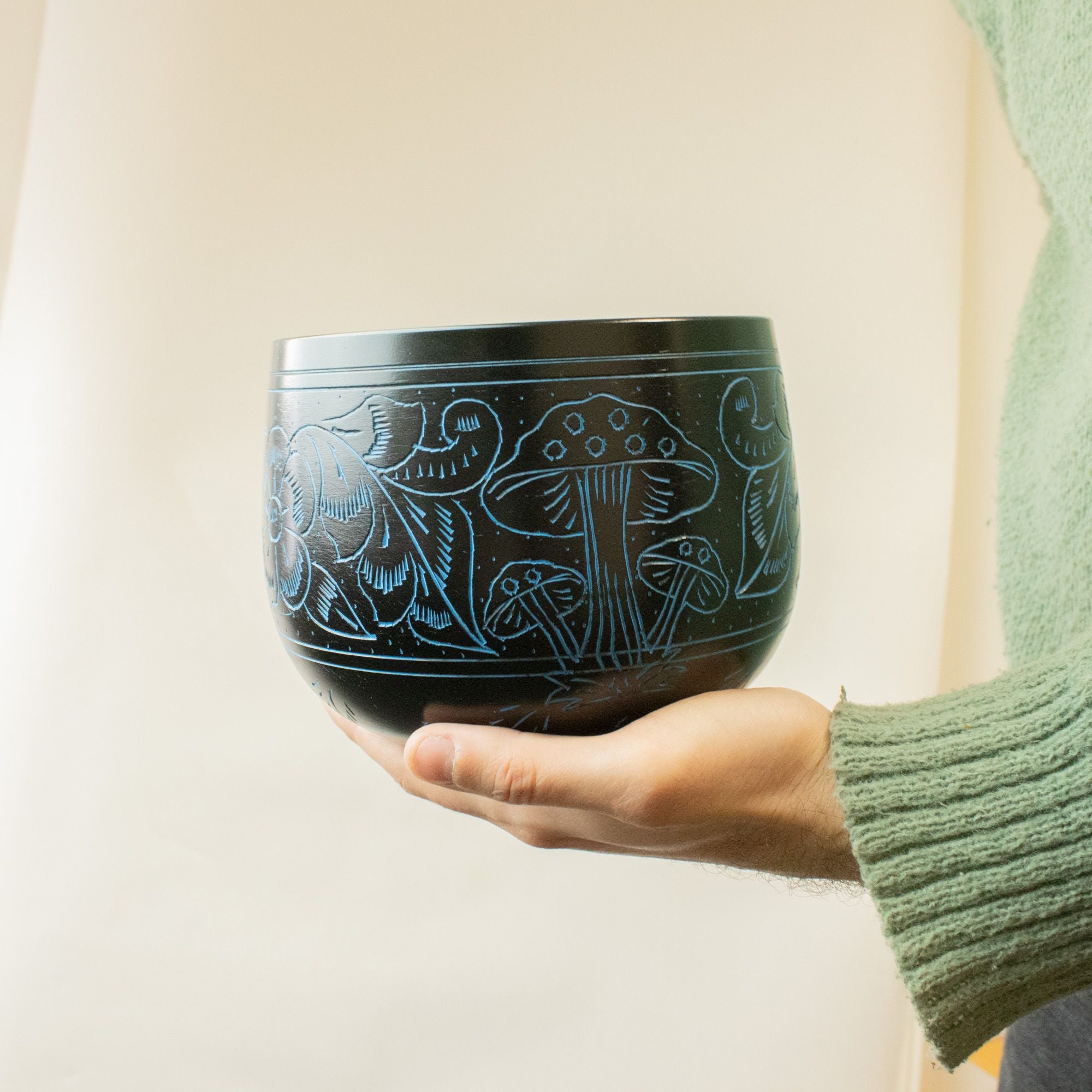 Cauldron Tibetan Singing Bowl, Magic Mushroom, Blue 15cm